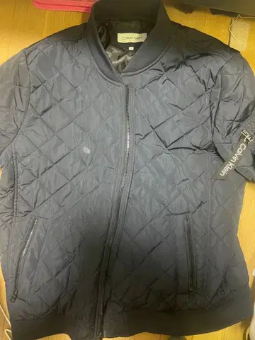 캘빈 클라인 네이비 퀼팅 점퍼