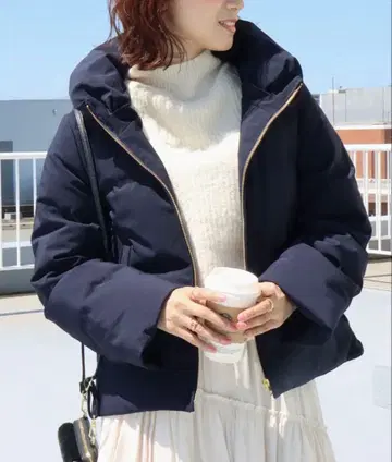 카라가 달린 A라인 심리스 다운