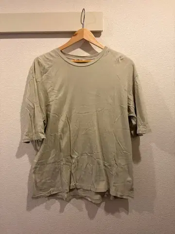 AURALEE 라이트 그린 반팔 티셔츠