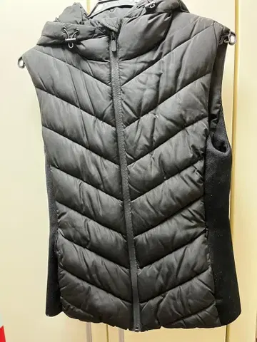 ZARA 블랙 다운 베스트 후드 부착