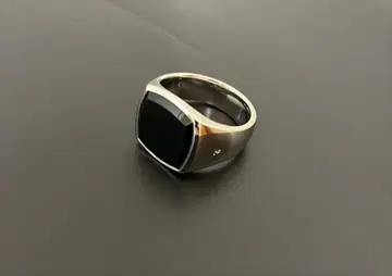 [ 중고 ] TOMWOOD 톰우드 쿠션 블랙 오닉스