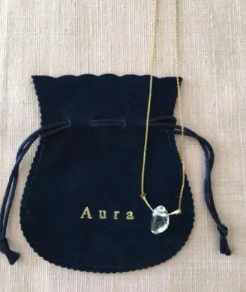 Aura 크리스탈 펜던트 목걸이