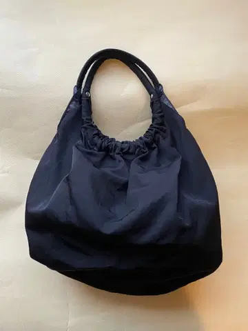 Propellerheada 주름 가공 나일론 벌룬 백 (블랙)