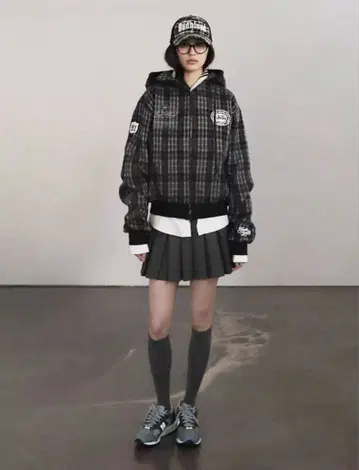 체크 무늬 후드 부착 크롭 후드티