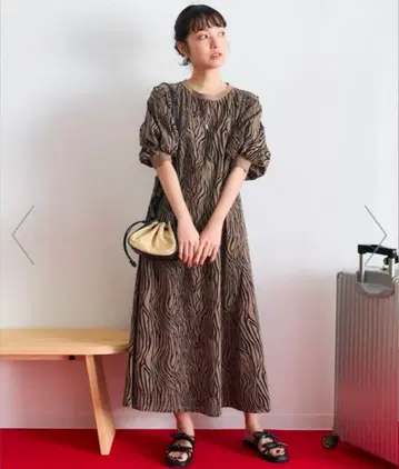 사우전드마일 프릭스스토어 퍼프 슬리브 원피스