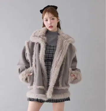 그레이 무스탕 코트