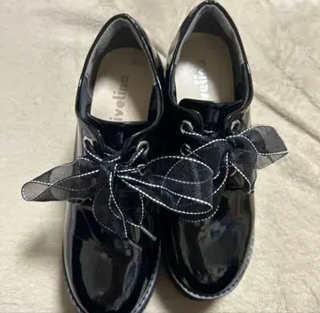 블랙 에나멜 로퍼 리본 포함