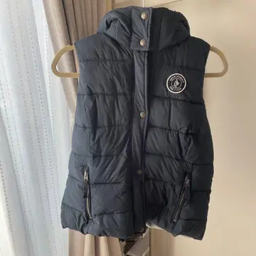 Abercrombie & Fitch 후드 부착 다운 베스트 네이비