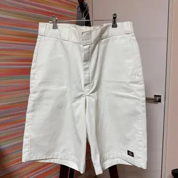 Dickies 화이트 하프 팬츠
