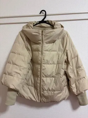 베이지 다운 자켓