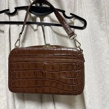 cat in the closet 크로커다일 패턴 백