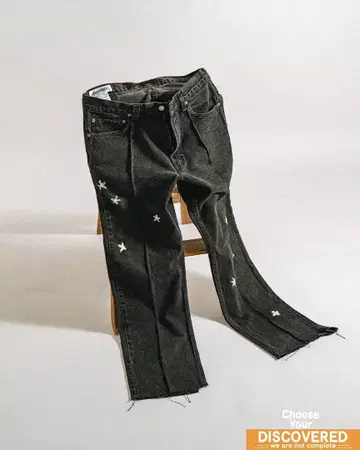 DISCOVERED 다크 그레이 자수 데님