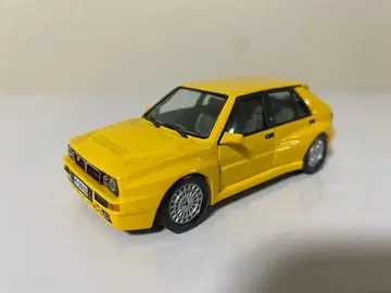 1/43 이쿠소 란치아 델타 HF 에볼루치오네 지알라