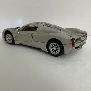 파가니 유토피아 다이캐스트 미니카 1/32