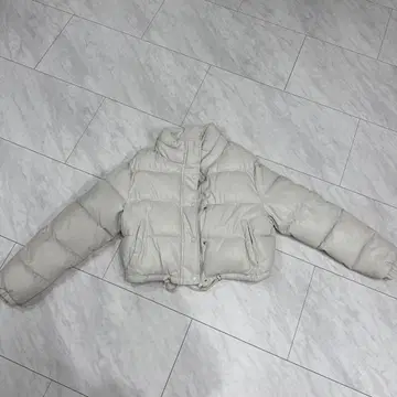 Bershka 아이보리 숏 다운 자켓