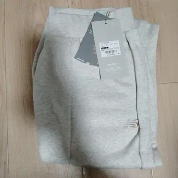 뉴발란스 조거 팬츠 M NB GREY AWP53624