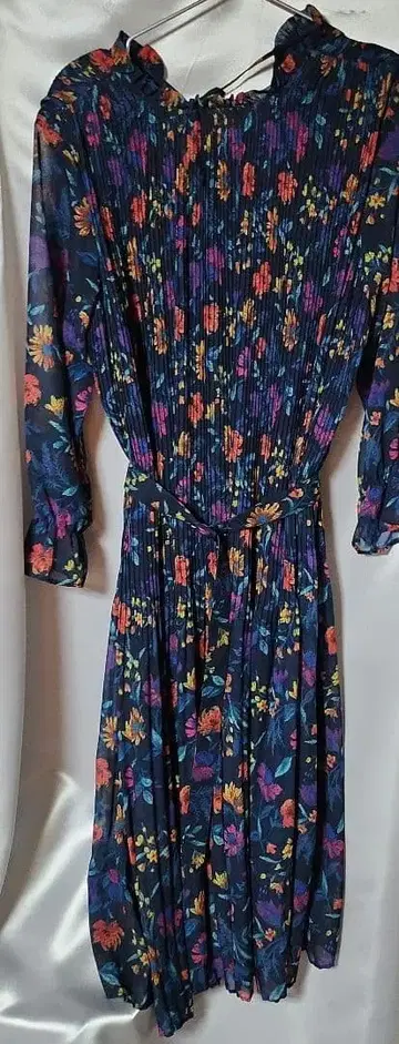 [ 새상품급 ] Mila Owen 꽃무늬 쉬폰 플리츠 원피스 벨트 포함