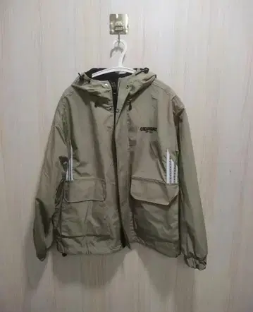 베이지 낚시용 자켓 후드 부착