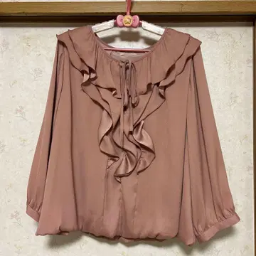 로즈 티아라 프릴 긴팔 블라우스