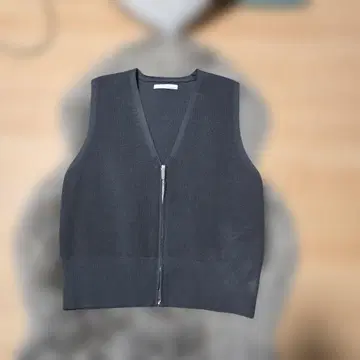 앤트마리스 V넥 니트 베스트