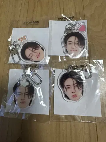 treasure 하루토 haruto 얼굴 아크릴 키링 컴프 가챠 희로애락