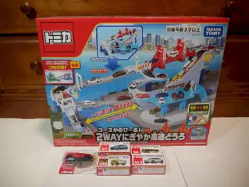 토미카 코스가 늘어나는! 2way 활기찬 고속도로 & 토미카 5대 세트!