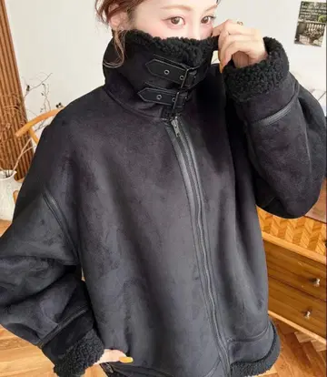 블랙 무스탕 코트