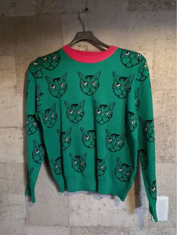 [ 새상품 ] 고양이 얼굴 프린트 그린 긴팔 스웨터