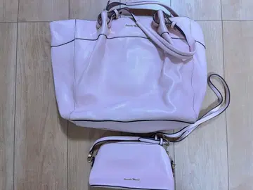 핑크 핸드백과 파우치 세트