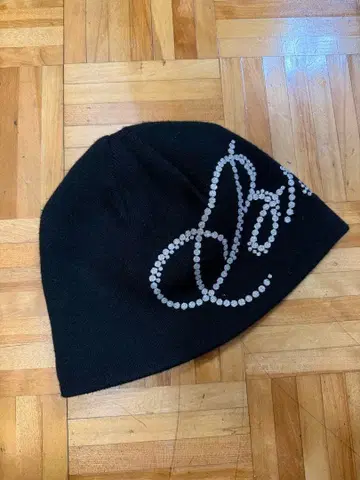 BREATH 스톤 장식 비니