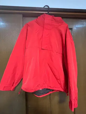 빨간색 후드 부착 아노락풍 자켓 Thinsulate