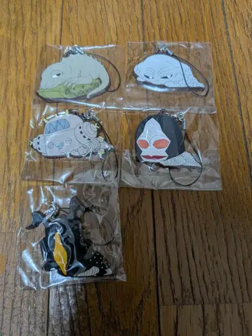 울트라맨 괴수 달룬 러버 스트랩