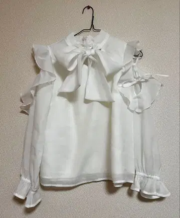 evelyn 레이스업 리본 블라우스