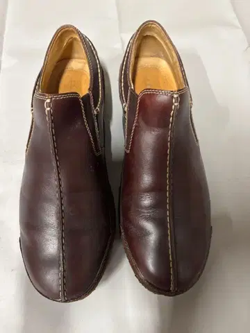 다크 브라운 가죽 신발