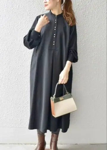 SHIPS 시프스 펄 모티브 버튼 원피스 블랙