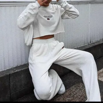 셋업 화이트 상의 스웨트 팬츠