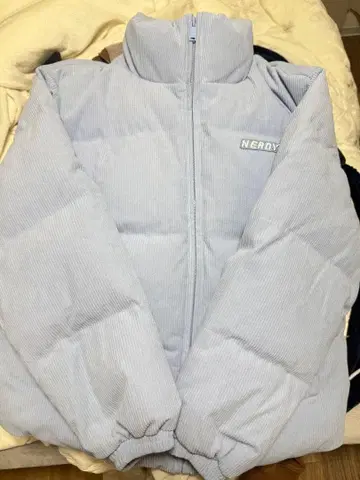 새상품급 NERDY 다운 자켓 코듀로이풍 라이트 블루