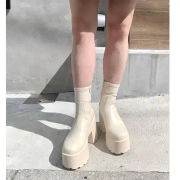 [ R&E ] 통굽 몰드 밑창 숏부츠 M 사이즈