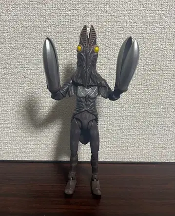 ULTRA-ACT 발탄 성인 2대 울트라맨