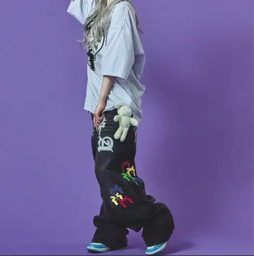 갈피 블랙 데님 팬츠