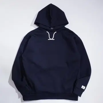 # 길거리 스니커즈 가게 점원이 만드는 상의