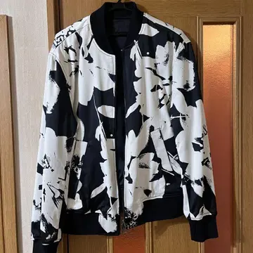 H&M 에이치앤엠 올 패턴 블랙/화이트 점퍼 M 사이즈