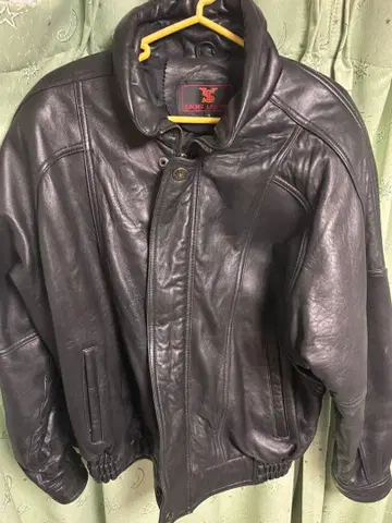 80s vtg short real leather bomber jacket
