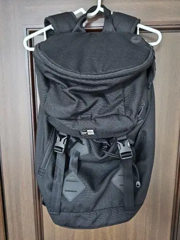 New Era 블랙 백팩