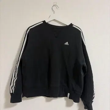 adidas 블랙 스트라이프 크루넥 맨투맨