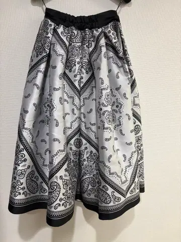 Sov. 소브 페이즐리 무늬 플레어 스커트 모노톤 36