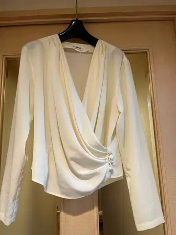 새상품급 도쿄 블라우스 카슈쿨 블라우스