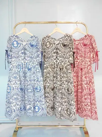 코우라 유이 착용 소매 리본 포함 앤티크 원피스 레드