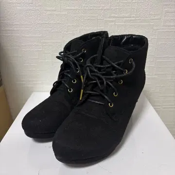 블랙 스웨이드 레이스업 부츠