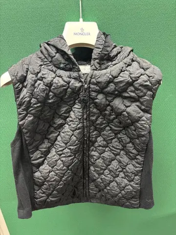 HISCHRONE 히스크로네 다크 그레이 후드 부착 베스트